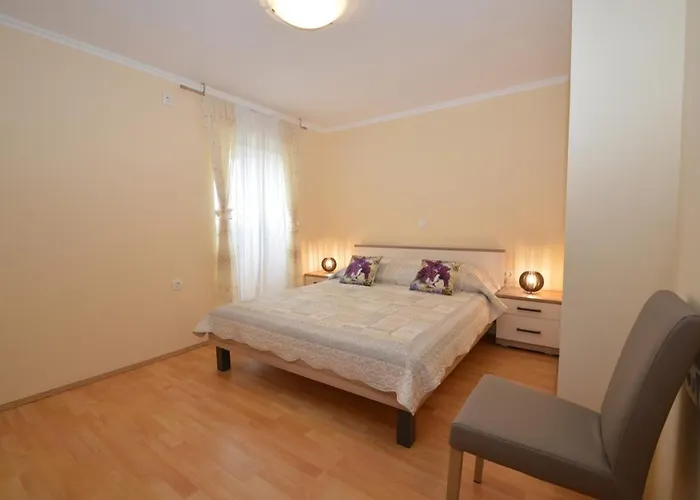 Hrasta Apartamento *