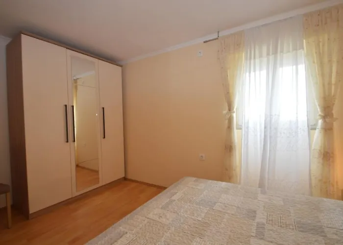 Hrasta Apartamento