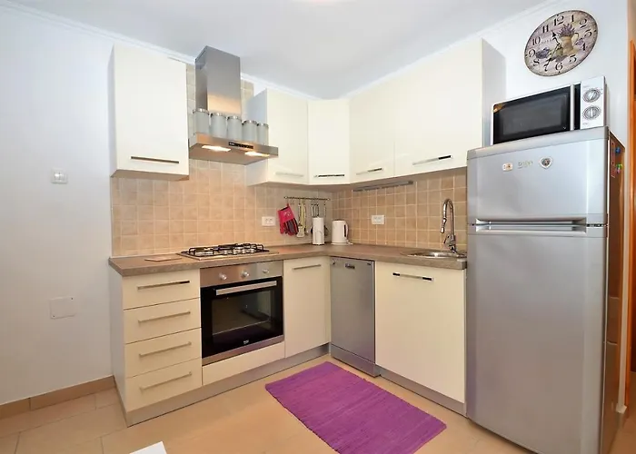 Hrasta * Vrana (Ceres)