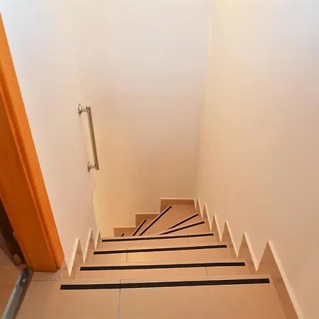 Hrasta Apartment *
